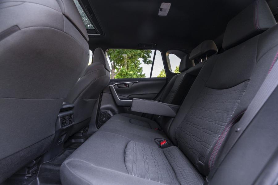 Интерьер Toyota RAV4 Prime SE 2020 года  (фото 25 из 37)